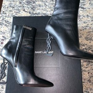 **SOLD**YSL Yves Saint Laurent Opyum Black Leather 37 US 7